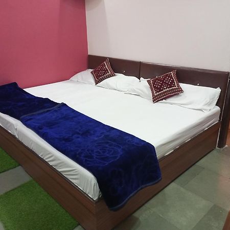 Bed and Breakfast Aashirwad Residency à Ujjain Extérieur photo