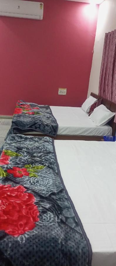 Bed and Breakfast Aashirwad Residency à Ujjain Extérieur photo