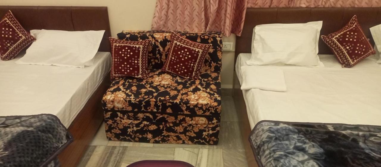 Bed and Breakfast Aashirwad Residency à Ujjain Extérieur photo