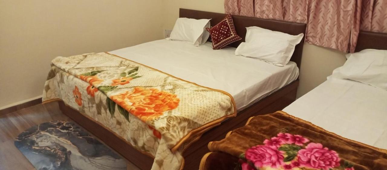 Bed and Breakfast Aashirwad Residency à Ujjain Extérieur photo