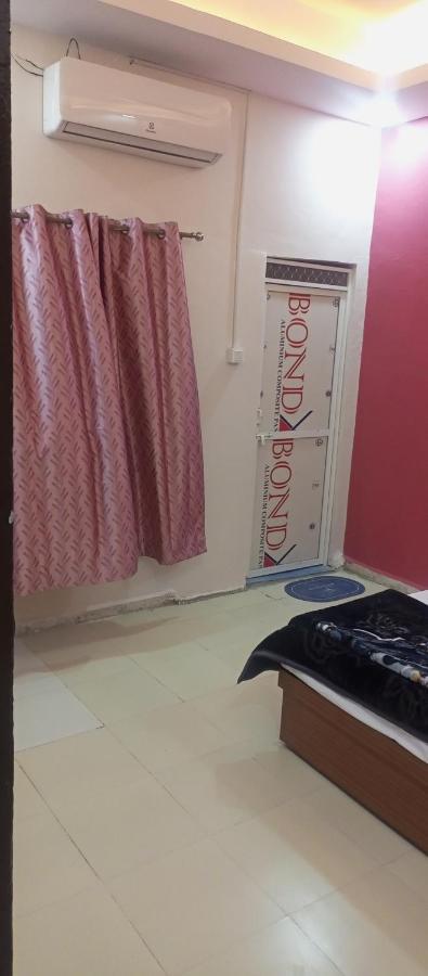 Bed and Breakfast Aashirwad Residency à Ujjain Extérieur photo