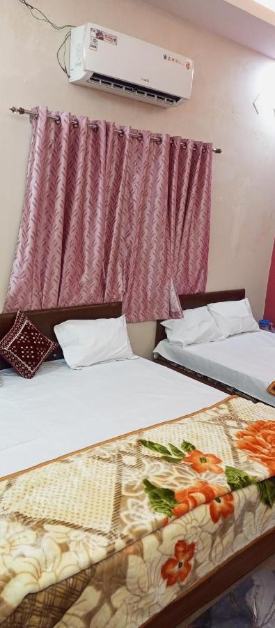 Bed and Breakfast Aashirwad Residency à Ujjain Extérieur photo