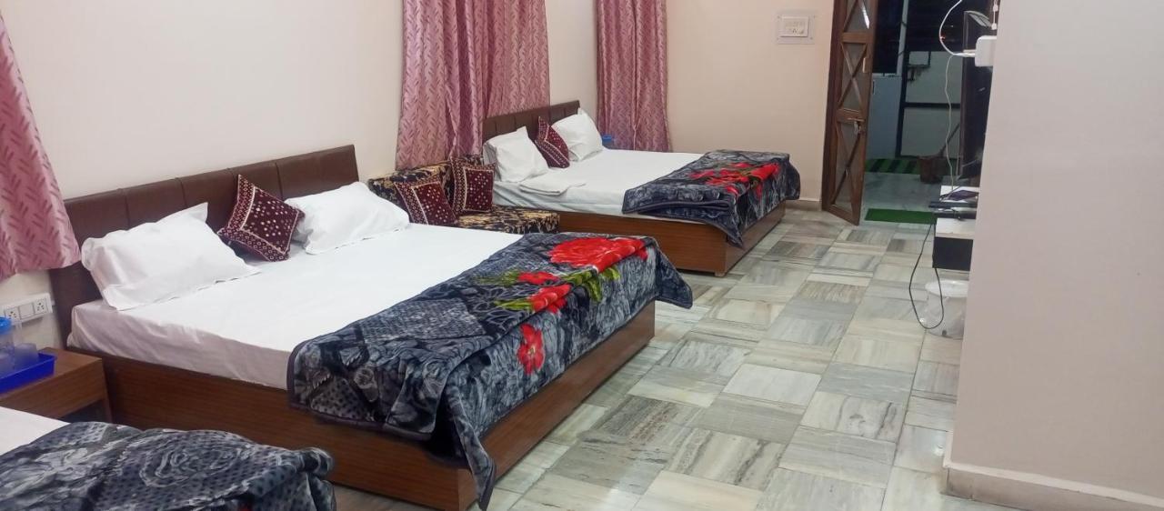 Bed and Breakfast Aashirwad Residency à Ujjain Extérieur photo