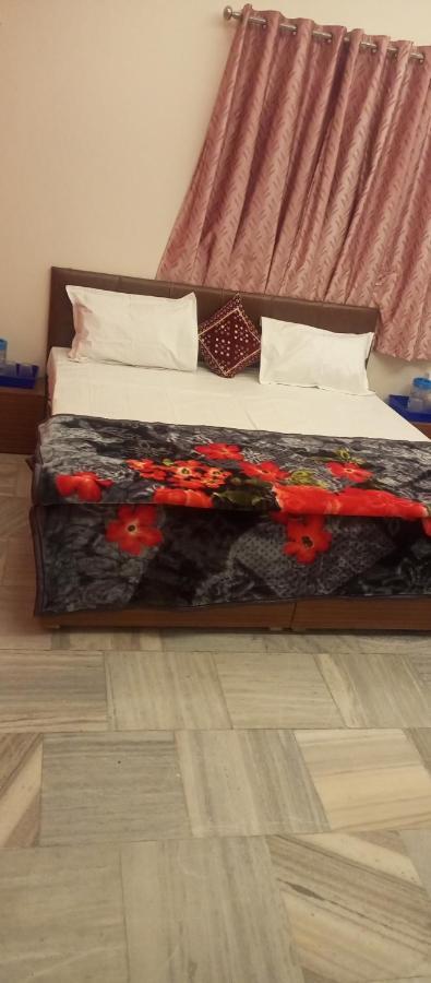 Bed and Breakfast Aashirwad Residency à Ujjain Extérieur photo