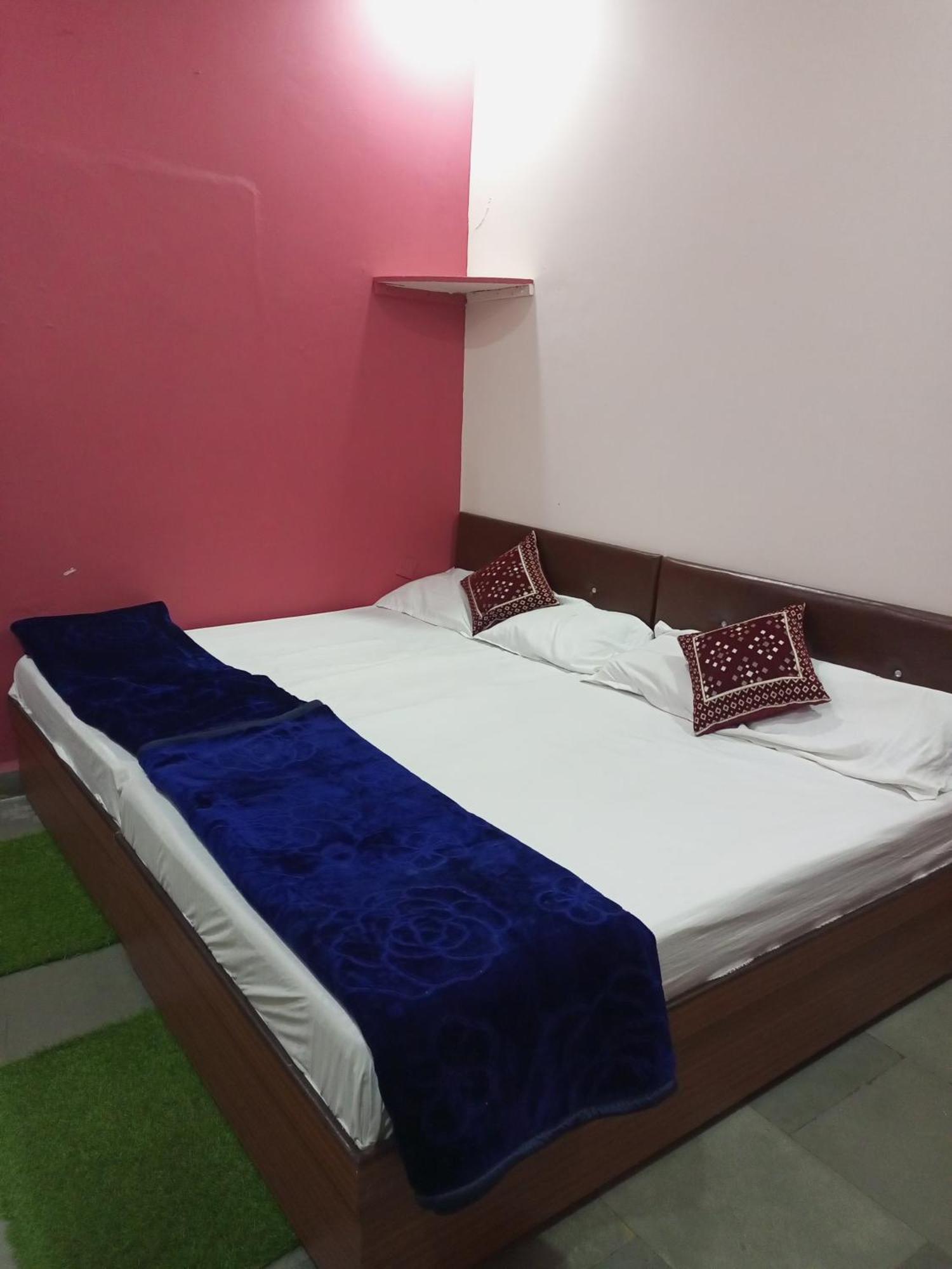 Bed and Breakfast Aashirwad Residency à Ujjain Extérieur photo