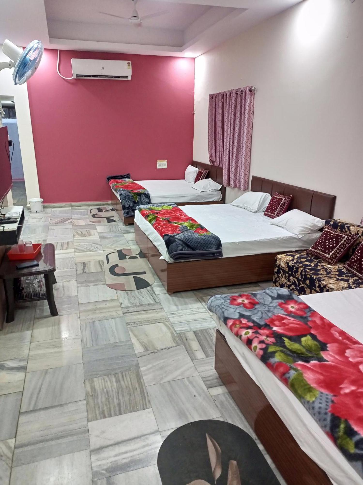 Bed and Breakfast Aashirwad Residency à Ujjain Extérieur photo